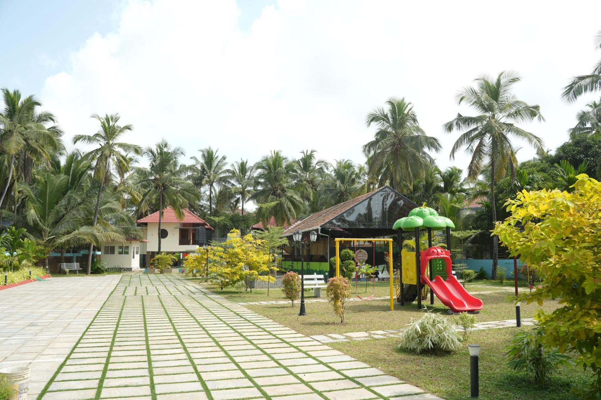 Tropical Blue Resort Payyannur Exterior foto